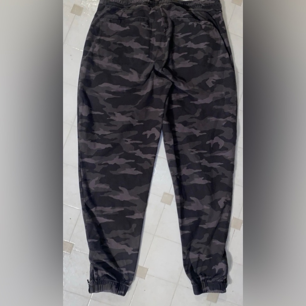 Athleta Pants Women’s 12 Green Camo Farallon Jogger Casual - Picture 2 of 6